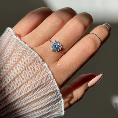 Hallmark Silver Blue Queen of Hearts Chain Ring