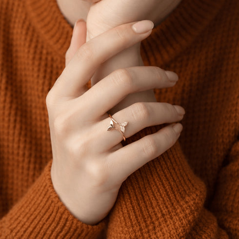 Hallmark Silver Minimal Golden Fishtail Ring