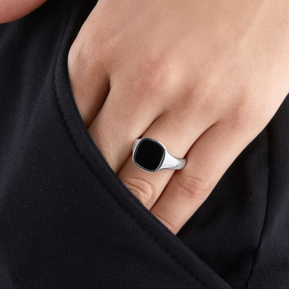 Hallmark Silver Classic Black Mens Ring – Zarkan